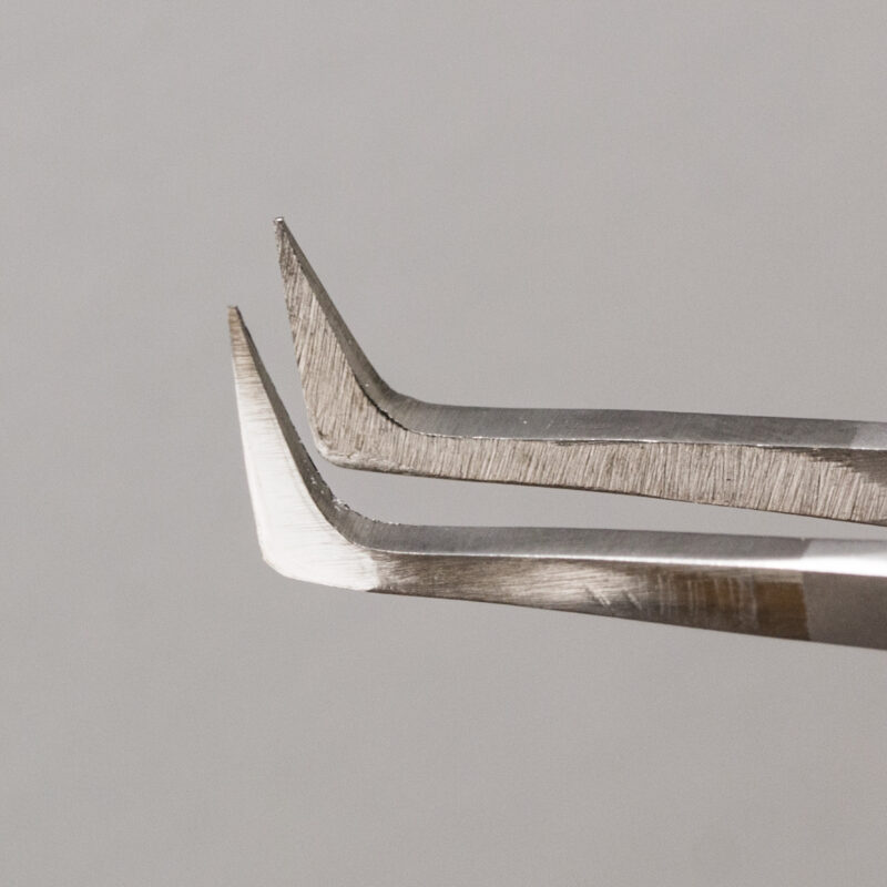 Pęseta SheLashes Elena S06 – smukła precyzja do pracy z kępkami