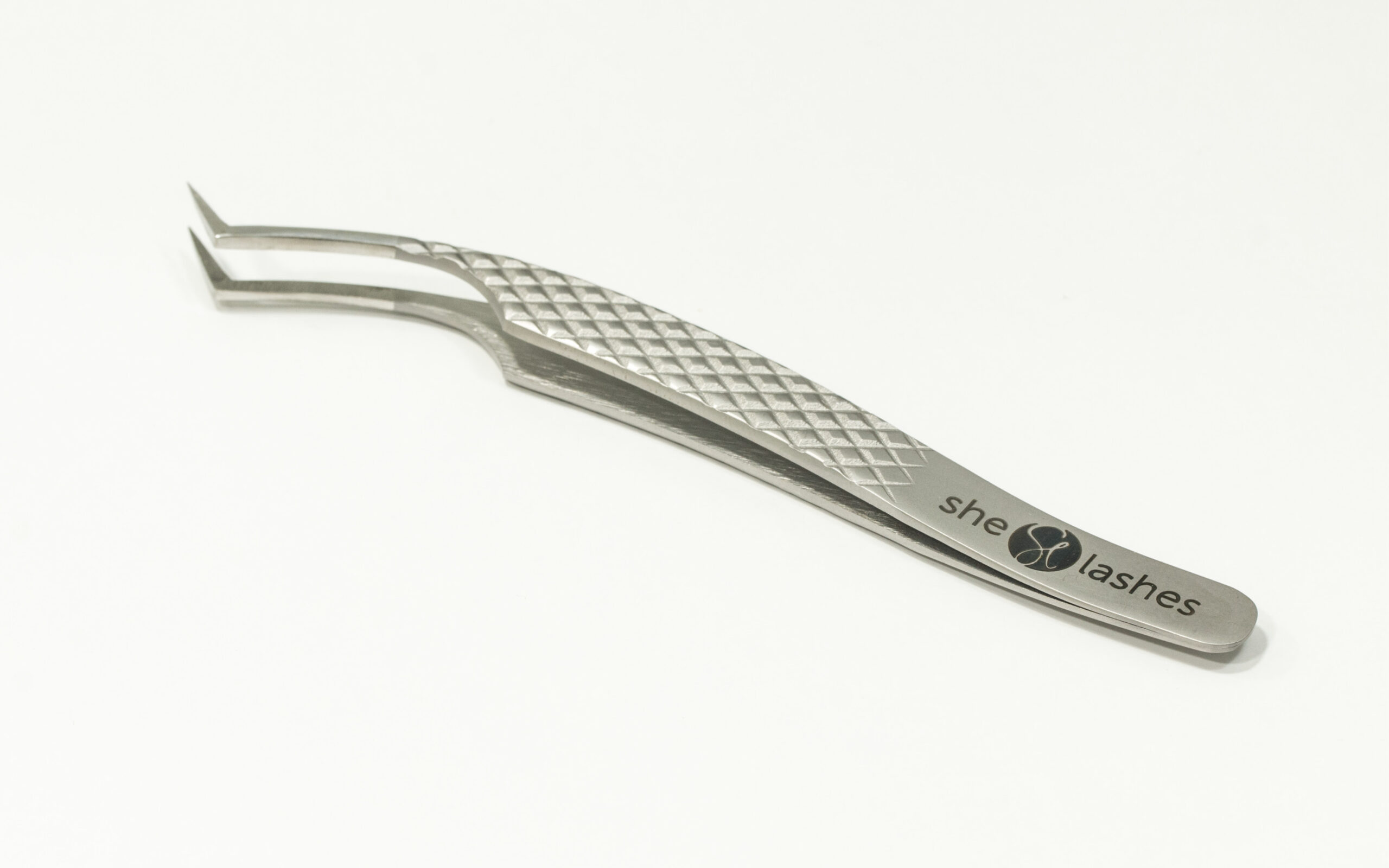 Pęseta SheLashes Isabella S20 – pewność w Twoich dłoniach - obrazek 3