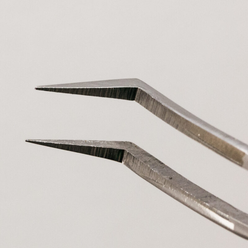 Pęseta SheLashes Isabella S20 – pewność w Twoich dłoniach